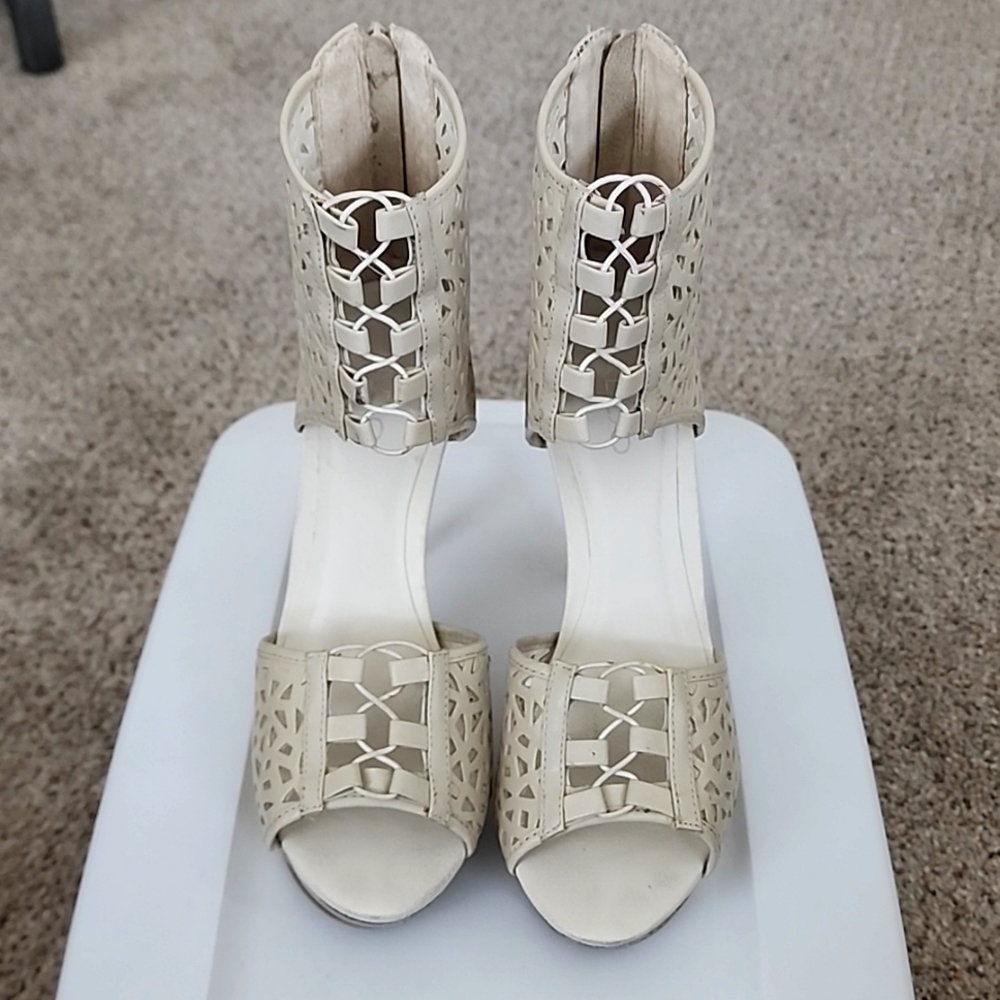 Aldo Kitzrow Laser Cut Platform Heels Size 40 off white